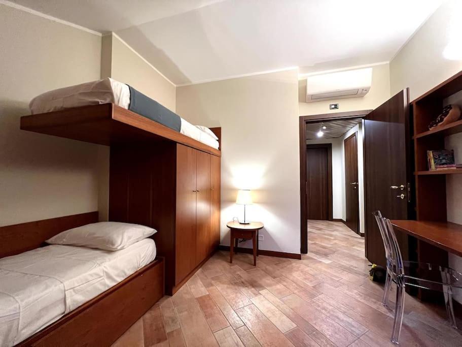 Attico In Piazza Matteotti Daire Desenzano del Garda Dış mekan fotoğraf