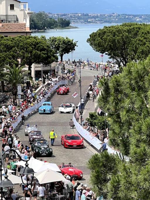Attico In Piazza Matteotti Daire Desenzano del Garda Dış mekan fotoğraf