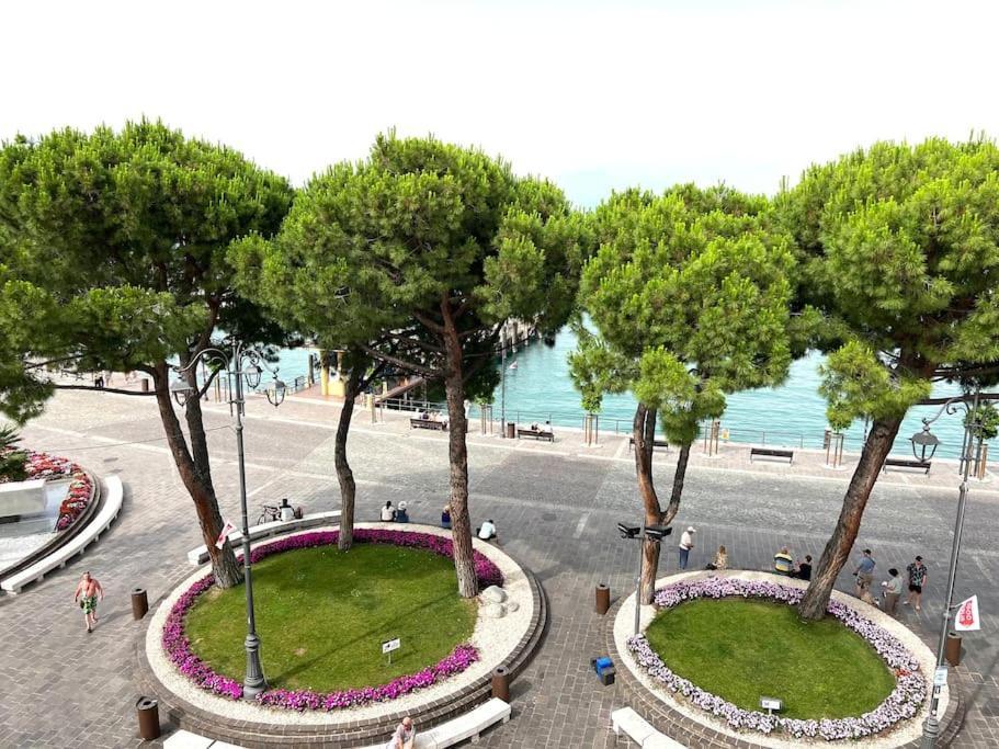Attico In Piazza Matteotti Daire Desenzano del Garda Dış mekan fotoğraf