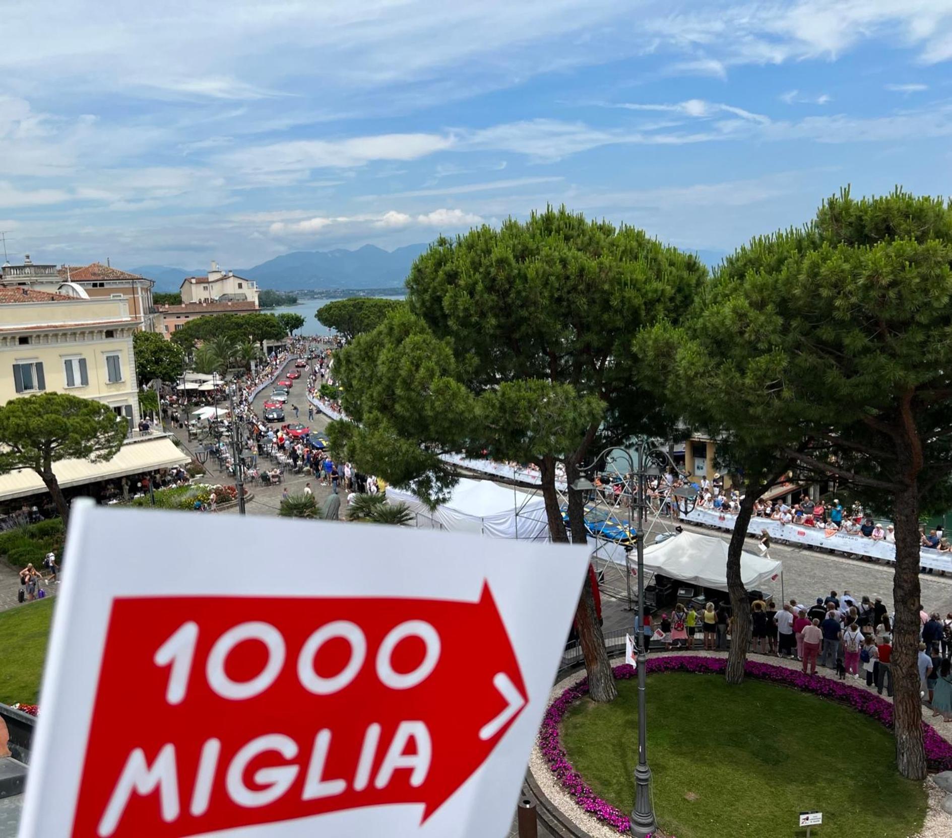 Attico In Piazza Matteotti Daire Desenzano del Garda Dış mekan fotoğraf